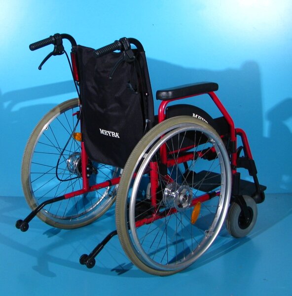 Scaun cu rotile din aluminiu Meyra, latime sezut 46 cm.